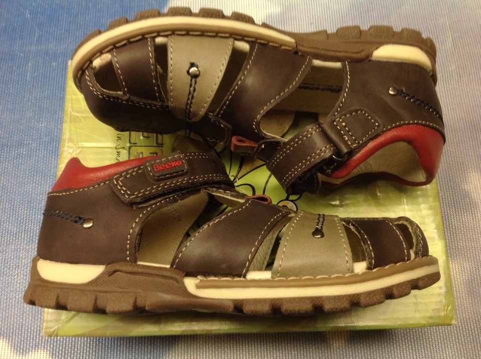 Sandalia Beeko Anthony Punta Cerrada Cuero Marrón Talla 28, 29 / US Niño 11, 12 Foto 2 de 4