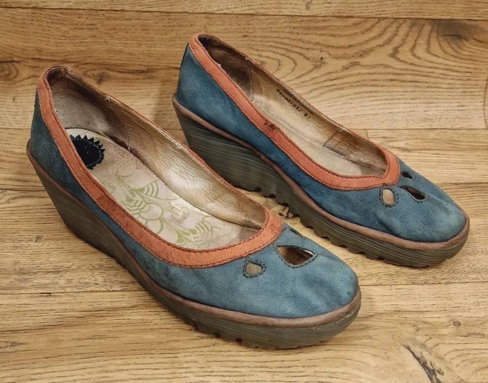 APL Fly London zeppe verdi taglia 41 UK 8 ritagliate pelle marrone accenti basse