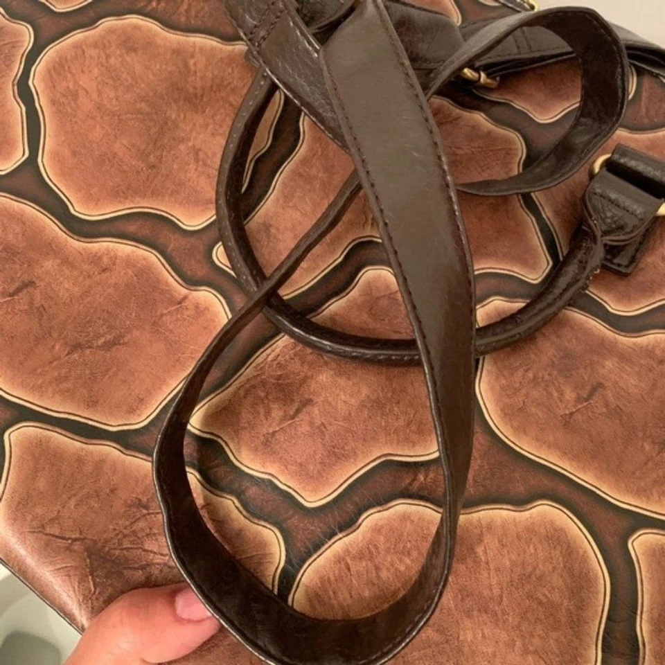 BUENO LAPTOP BAG - VEGAN NWOT GIRAFFE PRINT - Image 4 of 4