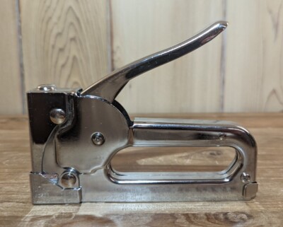 Agrafeuse Jt21 Métal Chromé ARROW | Bricomarché Agrafeuse Jt21 Métal Chromé ARROW | Bricomarché