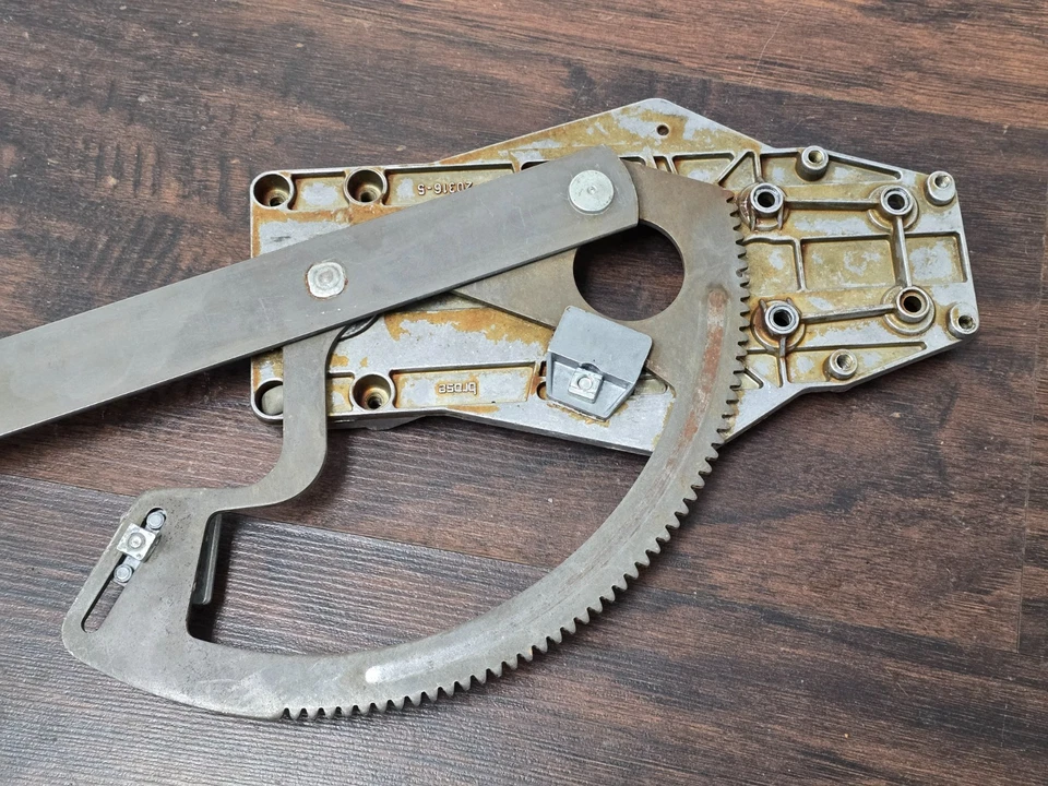 VERY NICE ORIGINAL PORSCHE 928 PASSENGERS DOOR POWER WINDOW REGULATOR 1978-82 - Image 3 of 4