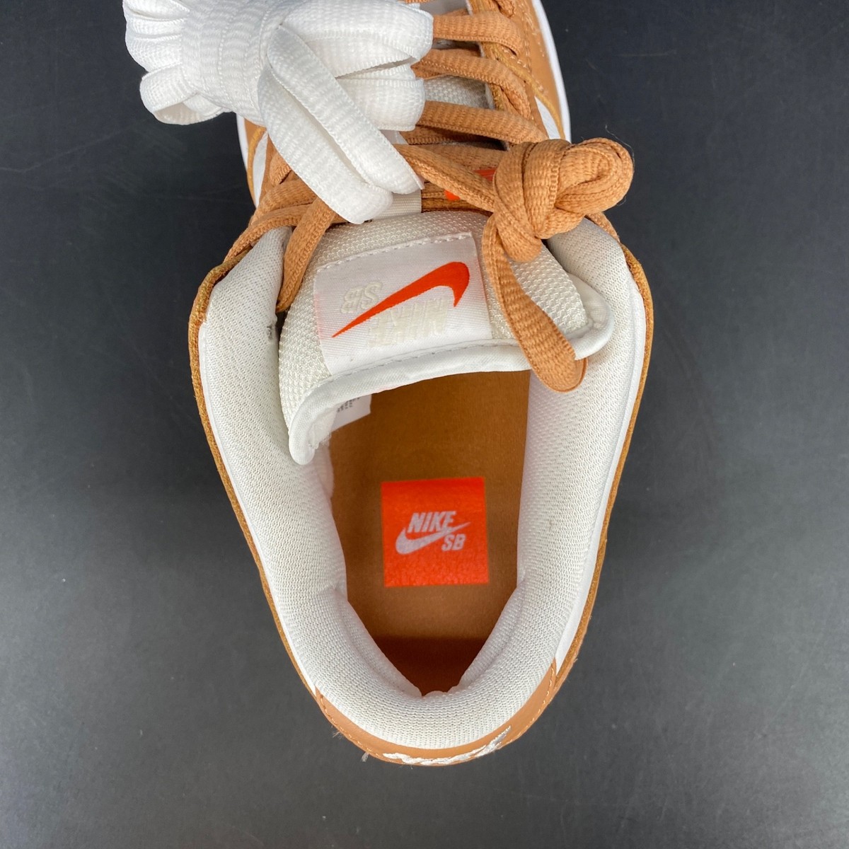 Nike SB Dunk Low Pro ISO ライトコニャック Nike SB Dunk Low Pro ISO