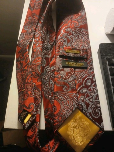 Donald Trump Signature Collection Red Paisley Silk Tie - Picture 5 of 12