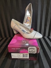 Flawed Easy Street Women's US 7.5 Datia Silver Satin Glitter Pumps