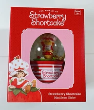 The World Of Strawberry Shortcake: Strawberry Shortcake mini-Snow Globe