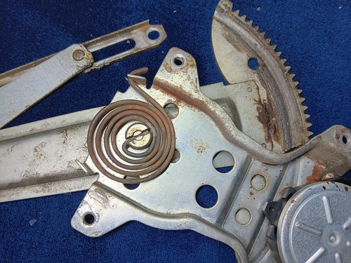 84-88 Toyota Pickup 84-89 4Runner Power Window Regulator W Motor No Vent RIGHT - Picture 7 of 8