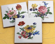 Fliesen mit Blumenmotiv als