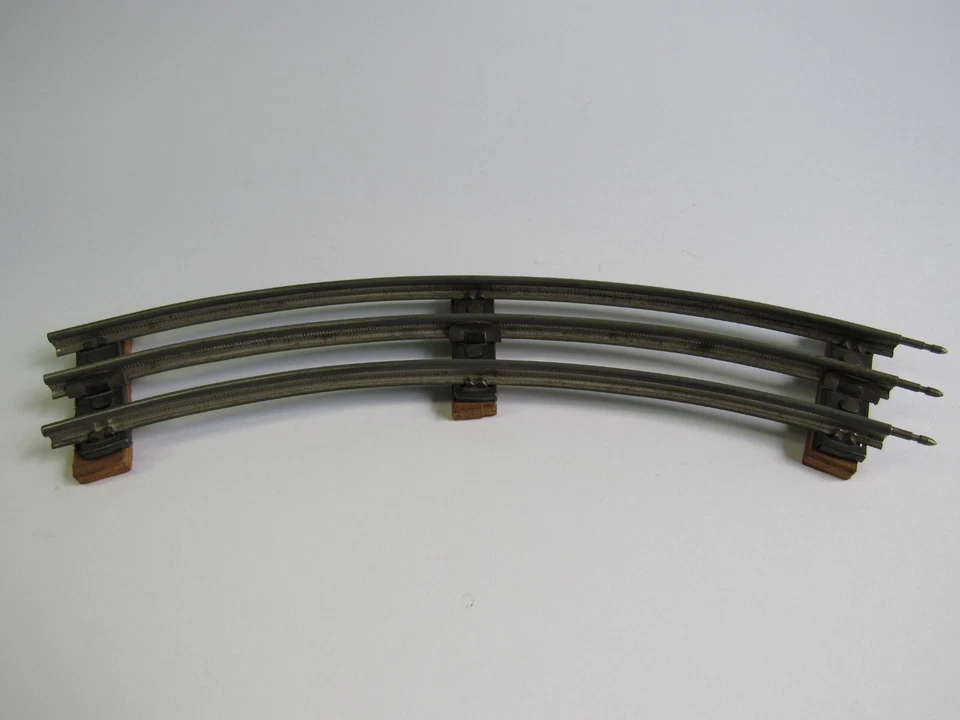 Lionel/MARX 0 or 027 Gauge Lot of 9 Curve Track Sections on Raised Ties - Image 4 of 4