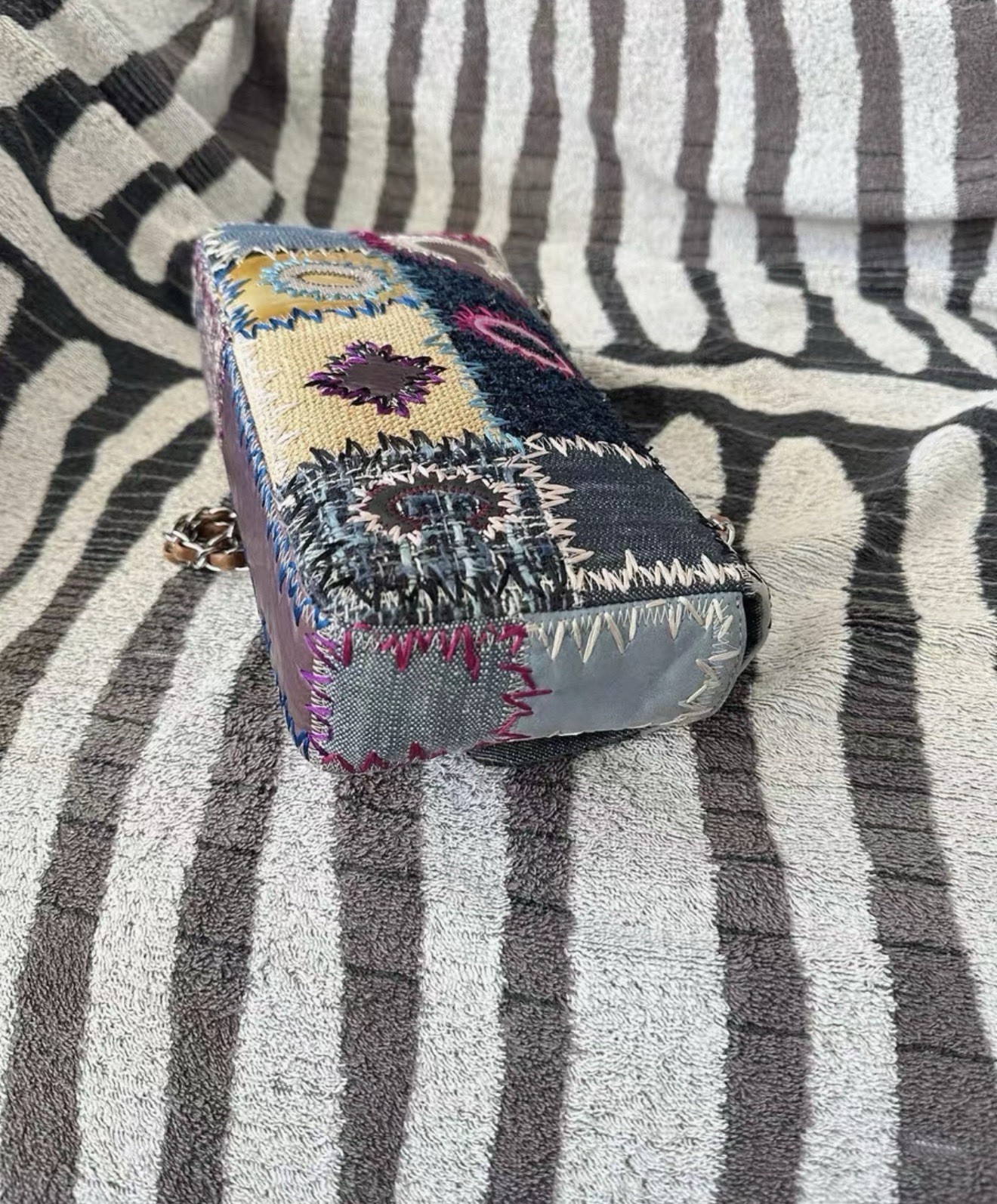 CHANEL Patchwork Shoulder Bag medium Multicolor - image 4