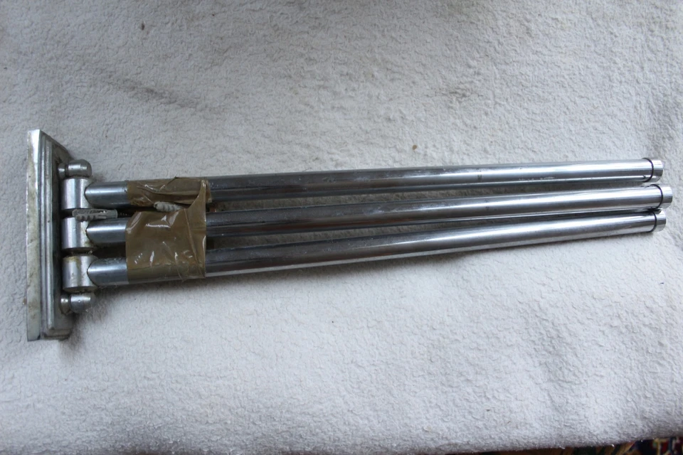ACCESSOIRS DE SALLE DE BAINS PORTE SERVIETTES 3 BRANCHES EN METAL BLANC A FIXER - Photo 1/2