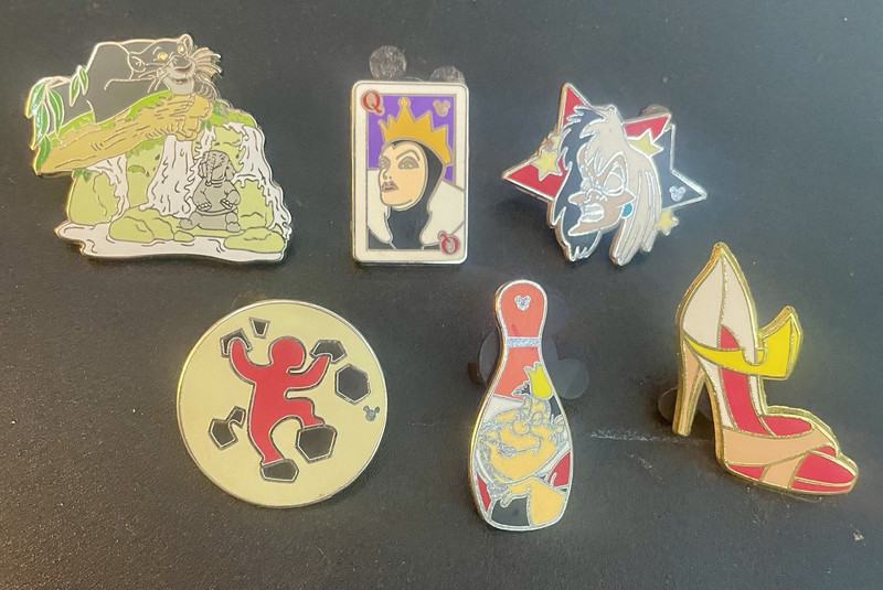 Disney Alice in Wonderland Character Trading Pin Set Lot of 6 - Queen of Hearts