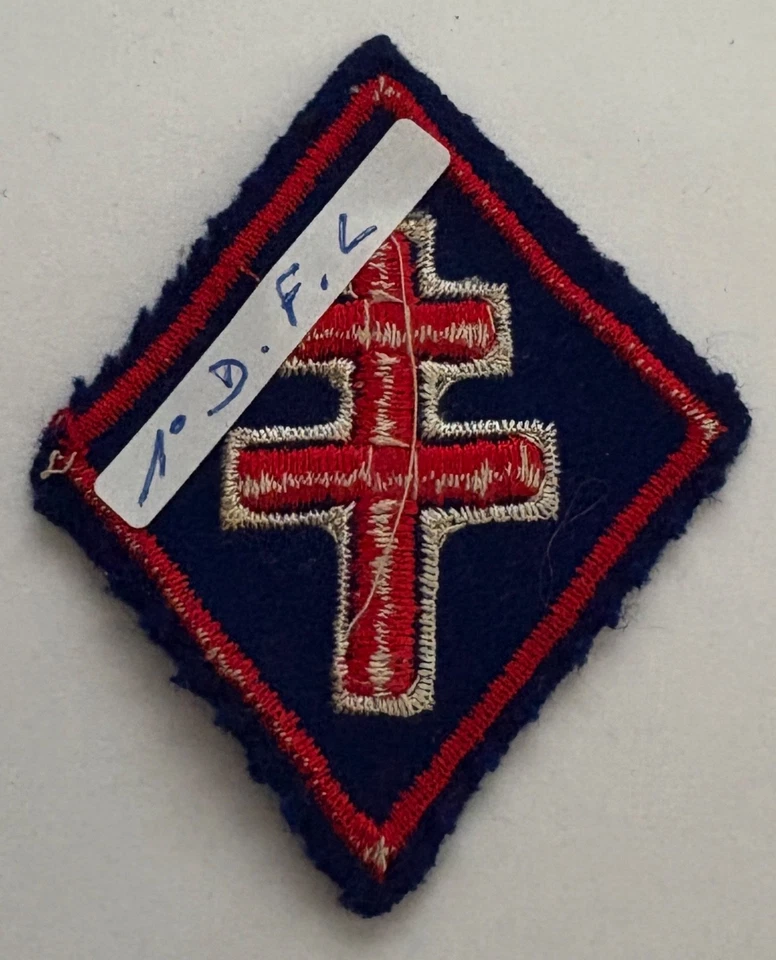 INSIGNE  TISSU LOSANGE  DE BRAS 1ERE DIVISION FRANCAISE LIBRE - Photo 2/2