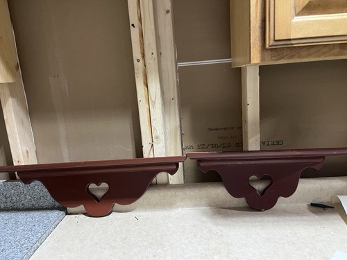 2er Set Vintage Ethan Allen dunkelrot Kiefer Wandteller Regal Herz Country 24” 18” - Bild 1 von 13