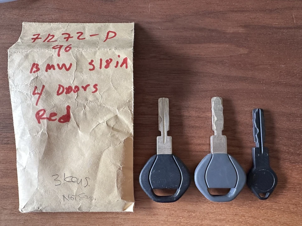 Juego de 3 llaves de coche BMW 1996 1997 1998 BMW E36 serie 3 de 1996 BMW 318i Foto 3 de 3
