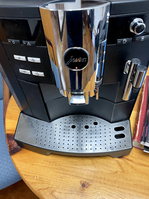 Jura Impressa E8 Coffee/Expresso Machine