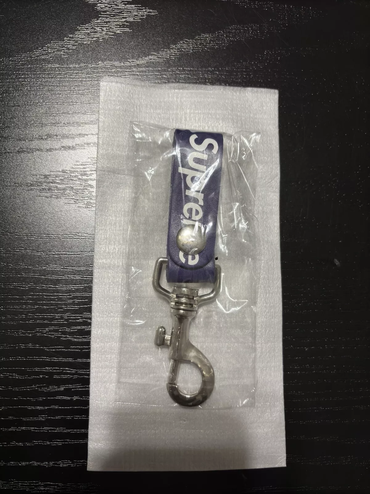 *NEUF* Porte clés Suprême Violet Boîte Logo Cuir Boucle Clé FW21 Scellé