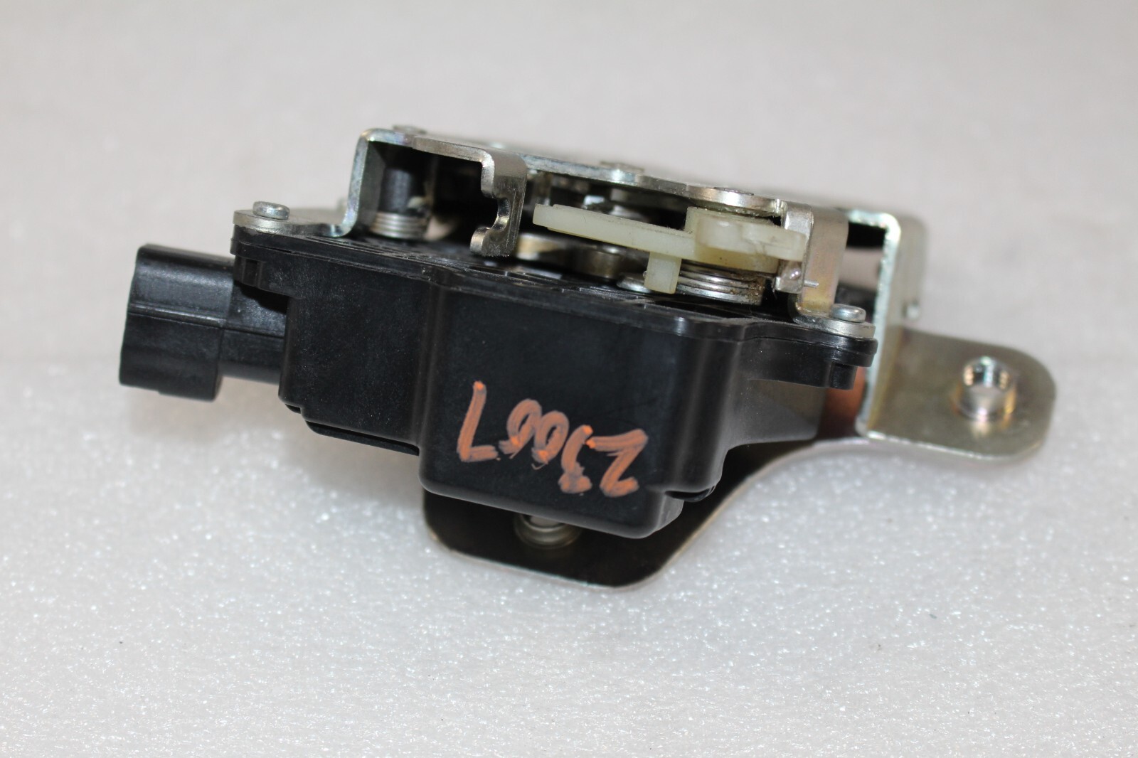 Mclaren MP4-12C, Front Trunk Lock/Latch, Used, P/N 11A0057CP