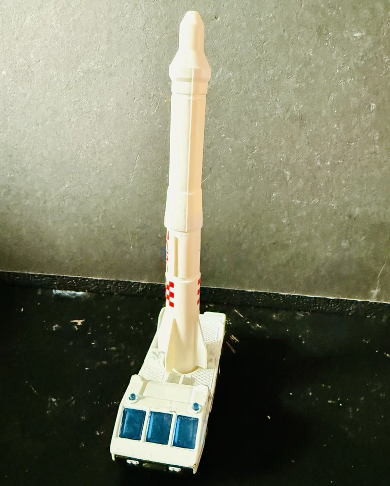 Matchbox 1985 Transporter Vehicle NASA Rocket Hauler 1:150 White Diecast Space - Image 4 of 4