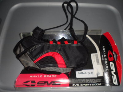NOS EVS Adult Ankle Brace Black/Red Small 6-8 EVS AB05