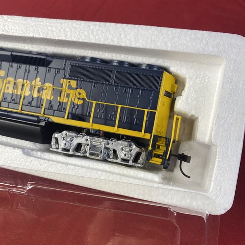 Bachmann HO Scale SantaFe GP40 Diesel #3500 W/Original Box & Manual (Item 63502) - Picture 4 of 14