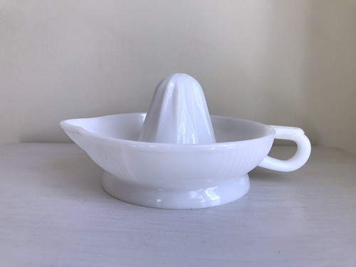 Vintage Farmhouse Kitchen Anchor Hocking Glass Co Ribbed White Milk Glass Juicer - Picture 2 of 10