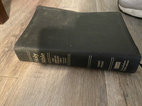 NASB Giant Print Reference Bible (Black Genuine Leather) - Foto 2 di 3