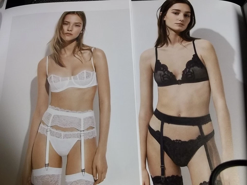  LA PERLA Lingerie Fall Winter 2016-2017 book Valery Kaufman sexy cover Liu Wen Foto 4 de 4