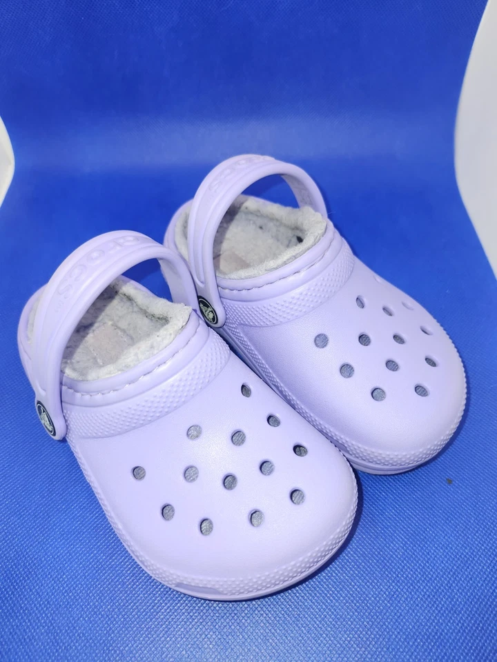 Zuecos Crocs de goma violeta zapatos cómodos sin cordones plantilla de piel sintética niñas 8C Foto 2 de 4
