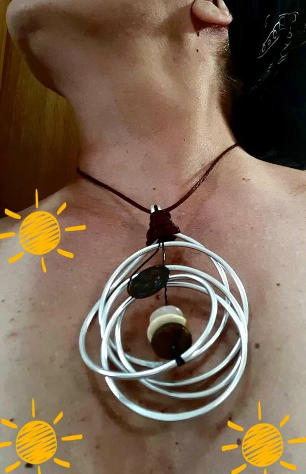 Collana donna artigianale: alluminio e pietre. - Immagine 3 di 3