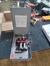 Outdoor Fusible Safety Switch 60A 240VAC/250VDC Model 8 MHS2-60T-0 New