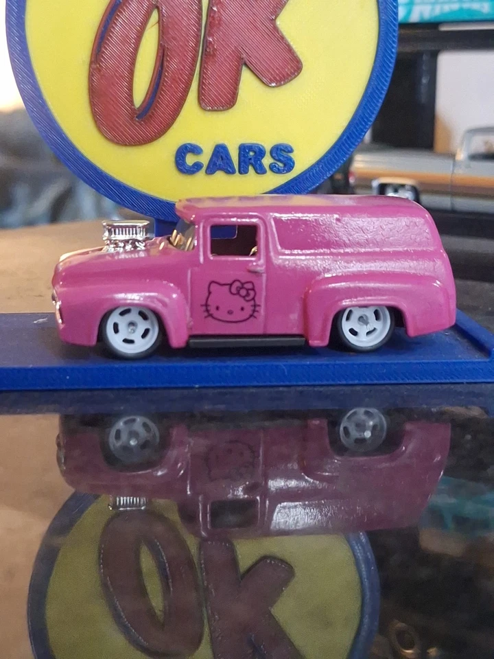 Hotwheels Custom 56 Ford F-100 Hello Kitty ruedas intercambiadas y sueltas Foto 3 de 4