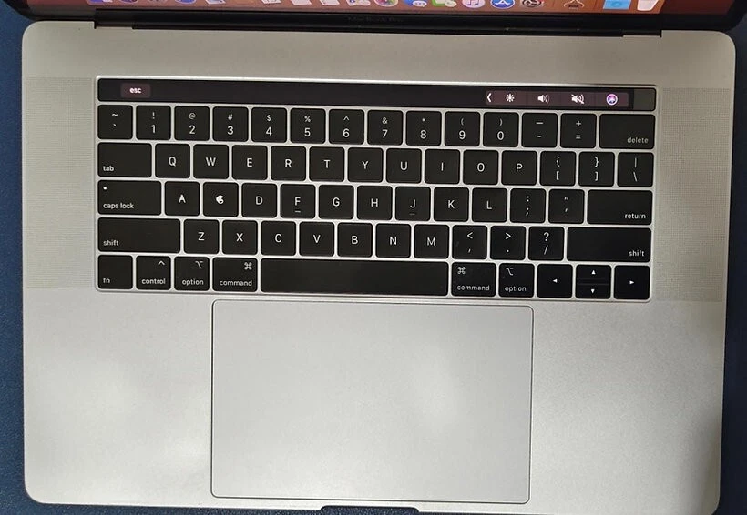 Apple MacBook Pro A1990 (2018) 15" i7 8.th 2.6GHz 16RAM 512 SSD - Image 3 of 4