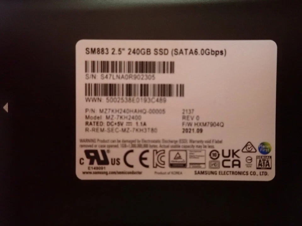 New Fujitsu 240GB 2.5" SSD Mixed Use SSD SM883 +Caddy S26361-F5733-L240 Primergy - Image 4 of 4