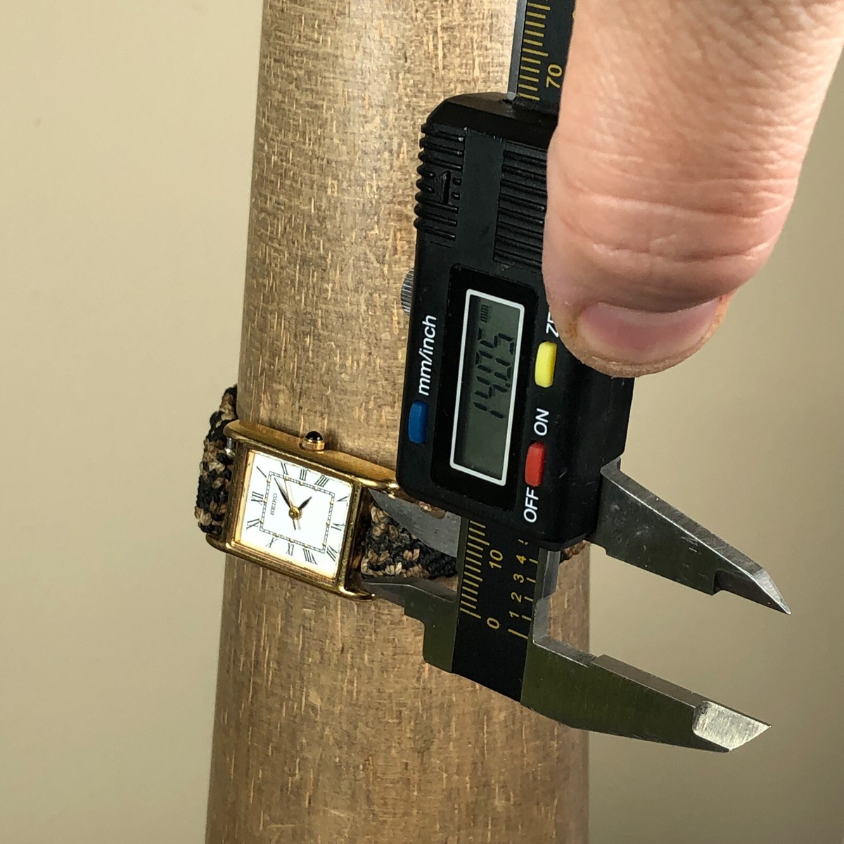 VTG Seiko Women 1N01-0LK0 White Dial Gold Tone 28mm Canvas