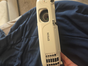 Epson PowerLite Home Cinema 500 LCD Projector HDMI USB VGA S-Video White