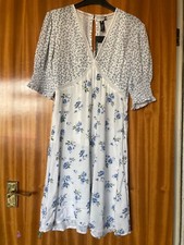 Influence V neck mini dress wuth lace insert in floral print size 6