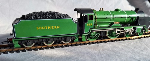 Hornby Railways Steam Locomotive Schools Class V OO Gauge 928 'Stowe' - Picture 10 of 23