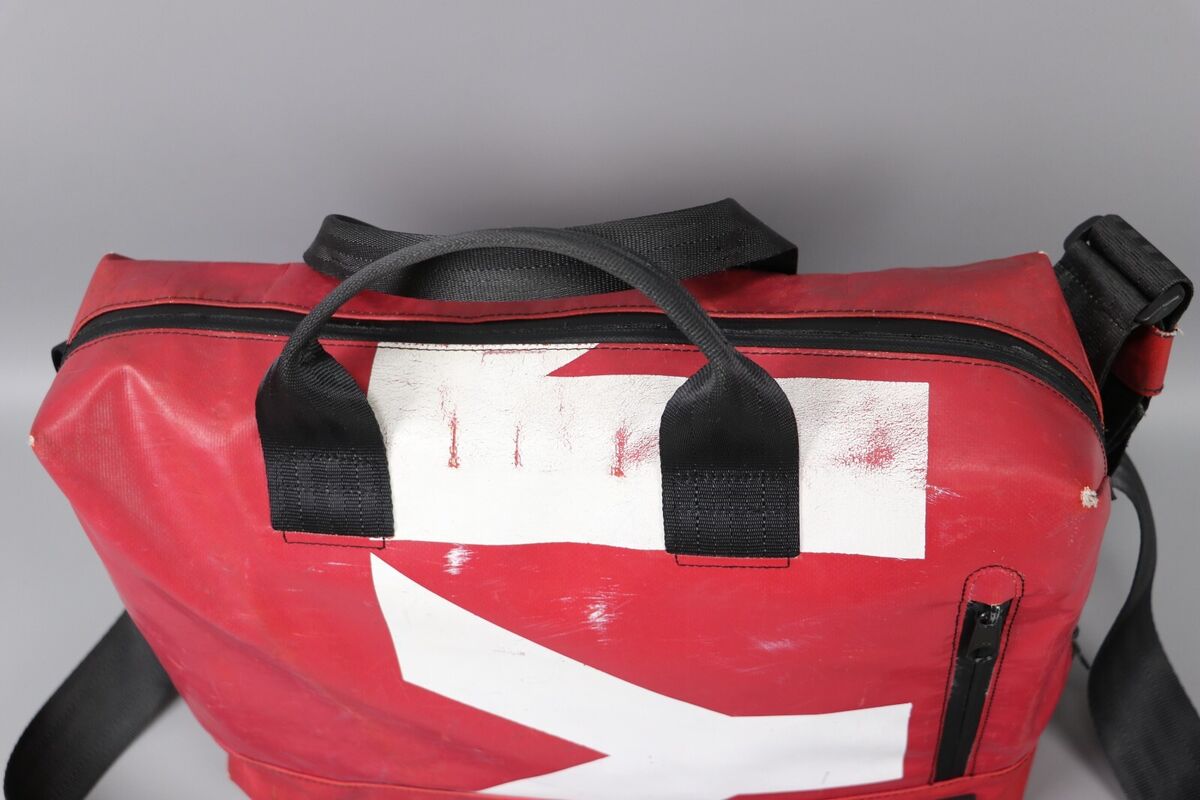 FREITAG F305 Roy Recycled Red PVC Crossbody Messenger FREITAG F305 Roy Recycled Red PVC Crossbody Messenger