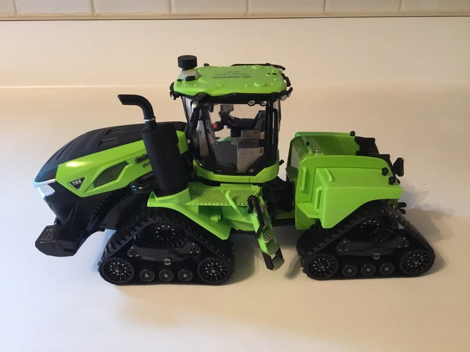 1:32 Case IH Steiger 785 Quadtrac Tractor 2025 Farm Show by Ertl 44419 - Image 2 of 4