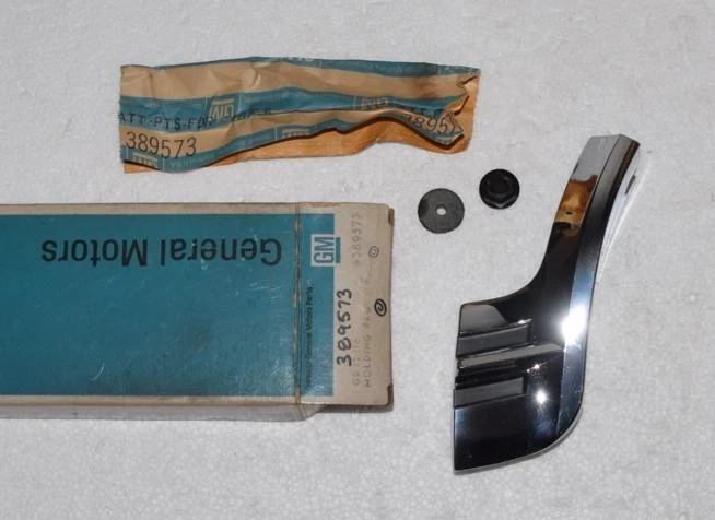 NOS 1965 OLDSMOBILE F85 CUTLASS DLX QTR PANEL FRT OF WHEEL OPENIG MOLDING 389573 - Image 4 of 4