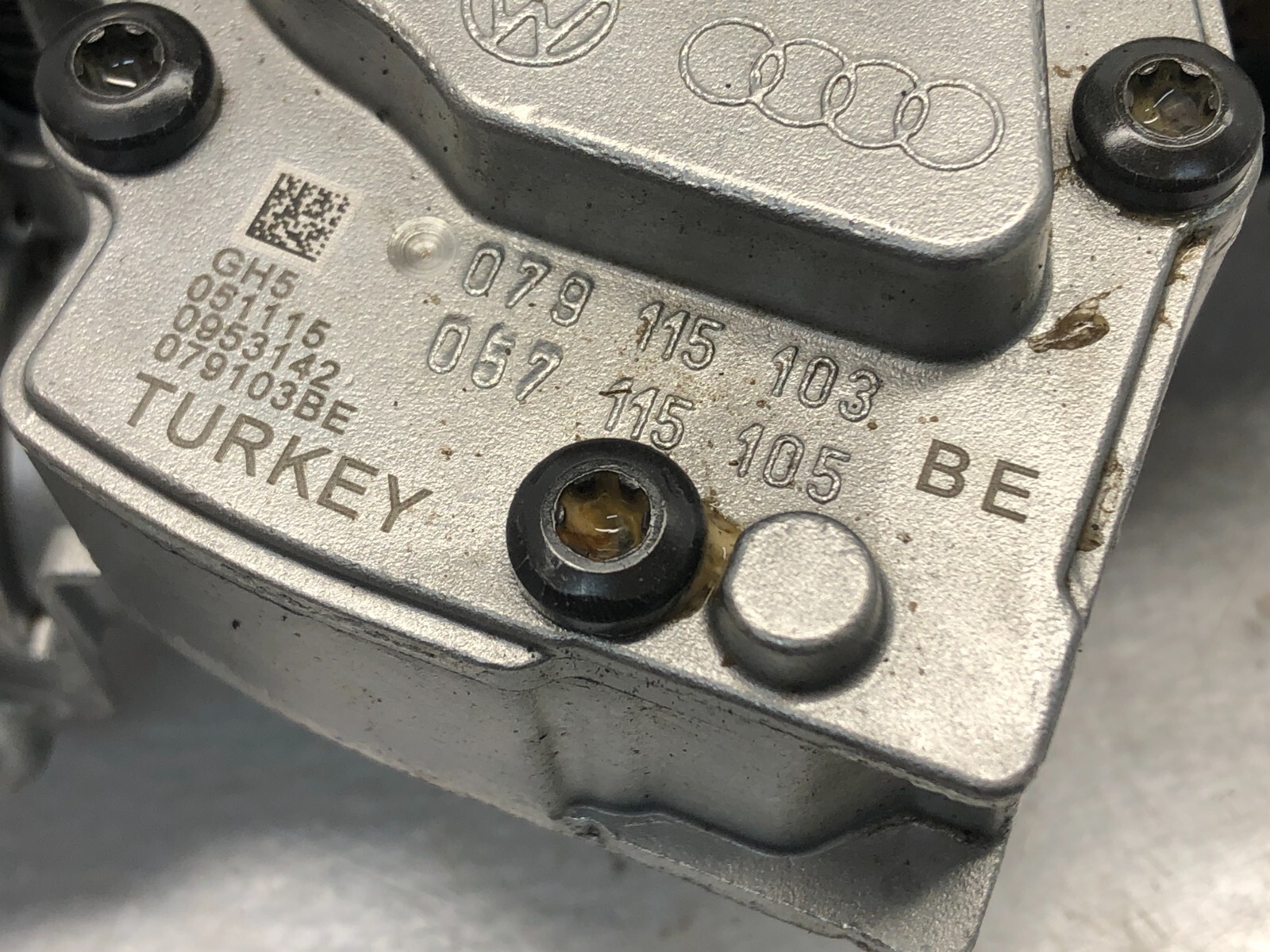 2014-2018 BENTLEY FLYING SPUR 4.0L V8 ENGINE MOTOR OIL PUMP OEM.