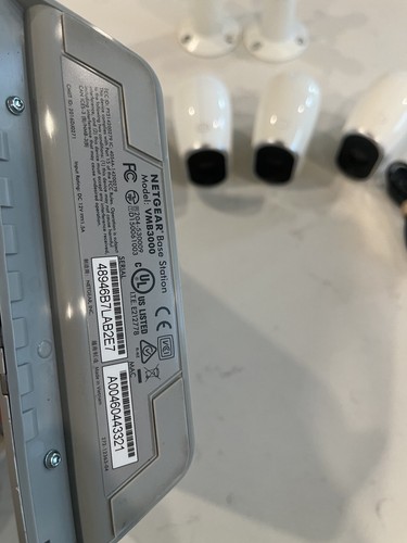 Arlo Netgear Hub Cloud VMB3000 & VMC3030 4 Cameras (no Battery Charger) - Picture 3 of 5