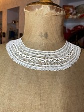 ANTIQUE LACE -Small lace needle collar