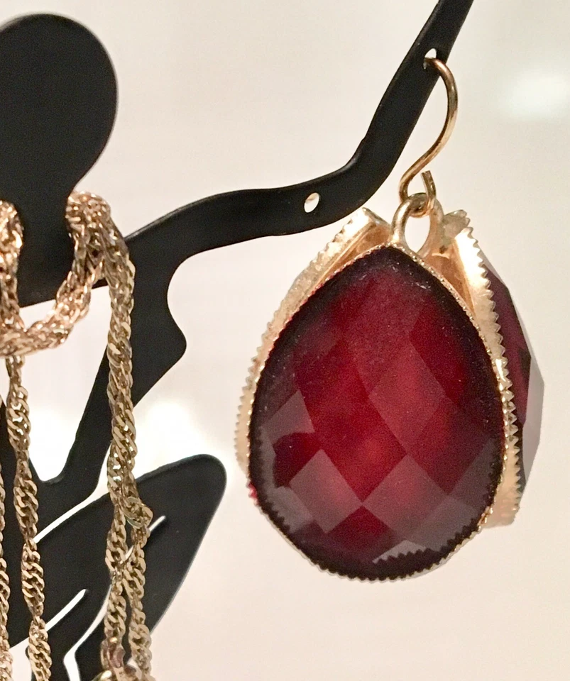 ÚNICO ACRÍLICO ~ IMITACIÓN ~ RUBÍ ~ COLGANTE CORTE TABLERO DE AJEDREZ/CADENA DE 16 PULGADAS ~ PENDIENTES A JUEGO Foto 4 de 4