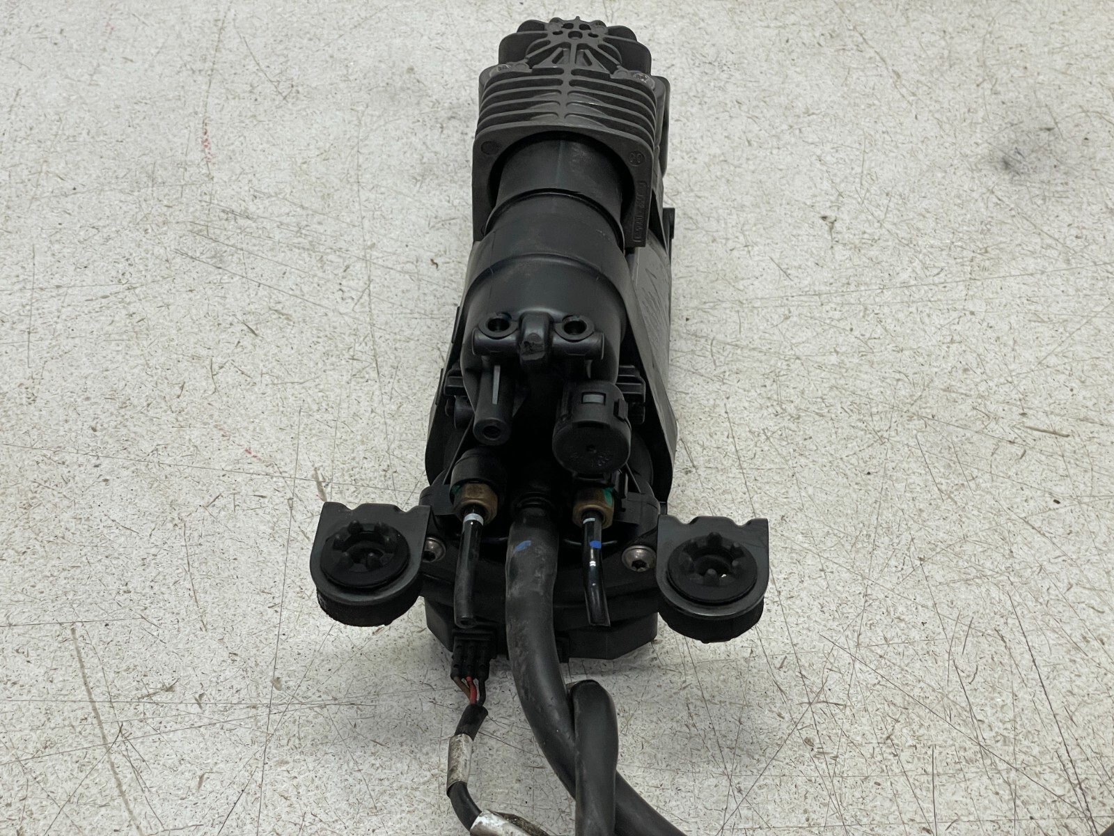 2017 2018 Maserati Levante Air Ride Suspension Leveling Compressor Pump 1442 OEM