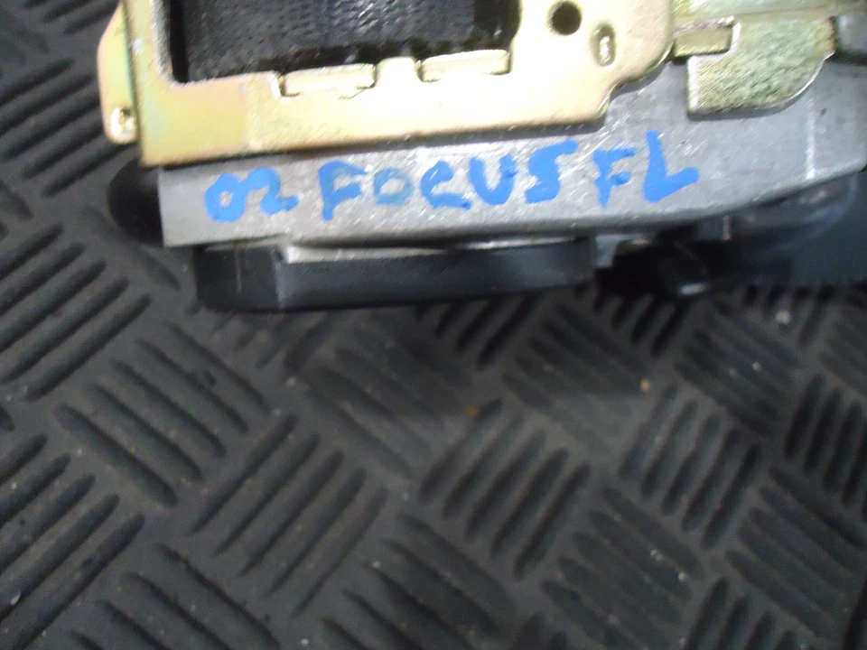 2002 FORD FOCUS SE SEDAN FRONT LEFT DRIVER SIDE SEAT BELT Foto 2 de 4