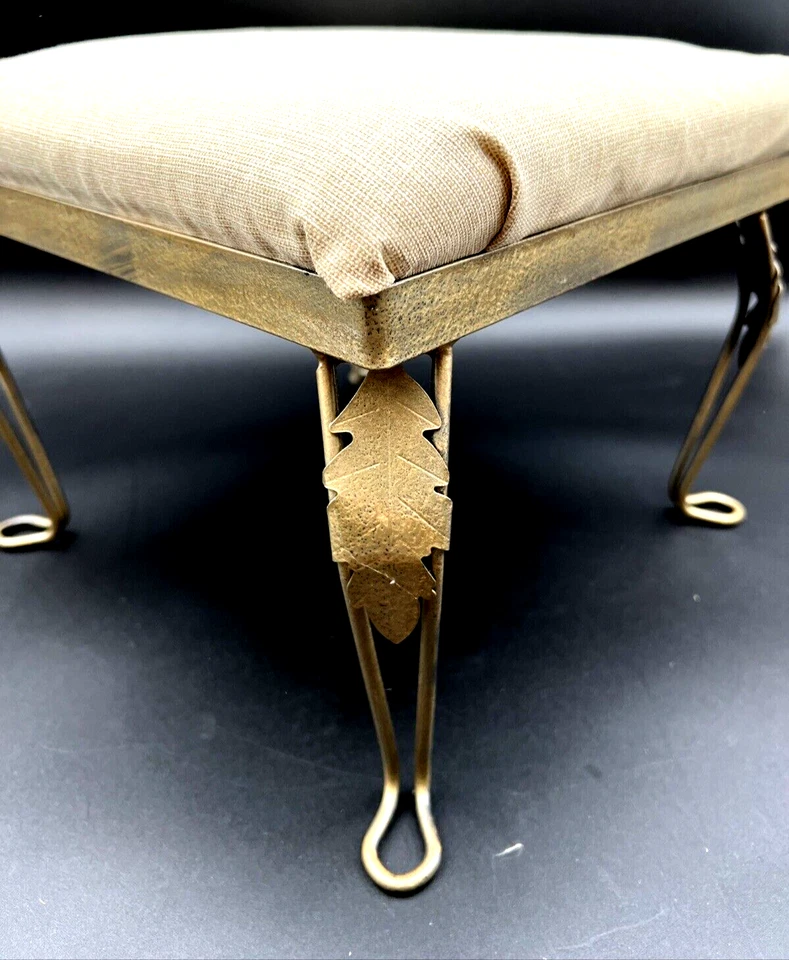 Reposapiés tapizado de hierro forjado vintage otomano 12′′ de ancho x 10′′ de lona superior Foto 3 de 4