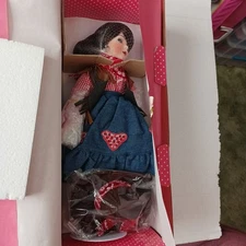 PARADISE GALLERIES TREASURY COLLECTION "MARIAH" COUNTRY DARLING SERIES MUSICAL