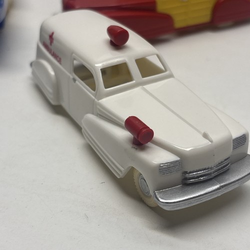 Dimestore Dreams Convertible, Station Wagon & Ambulance Car 1:43 - Picture 9 of 12