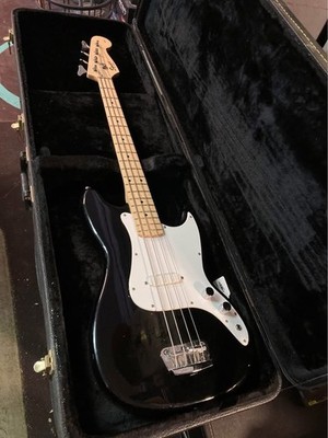 Squier by Fender Bronco Bass Guitar w/hsc Black  short scale LOCAL PICKUP ONLY
